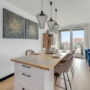 Chlebova - Riverside View Terrace, Free Parking, Gym & Kidsplay By Downtown Apartment
